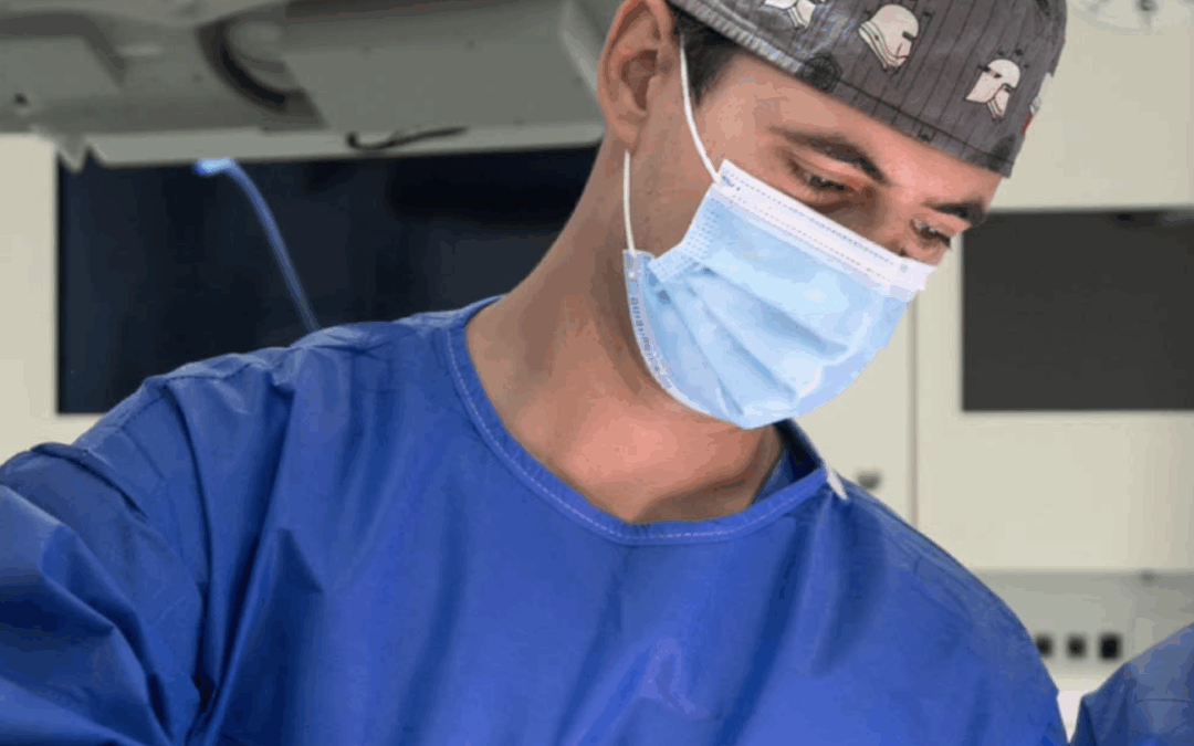 doctor ruiz moya entre los mejores cirujanos plasticos